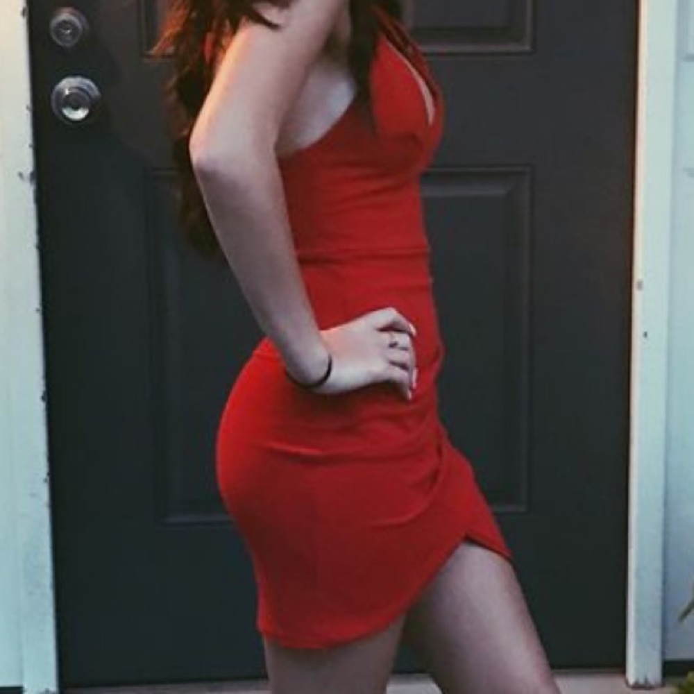 red bodycon dress
